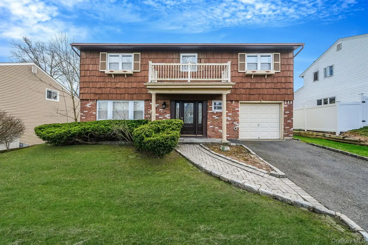 19 Woodoak Lane, Huntington, NY 11743 - #1