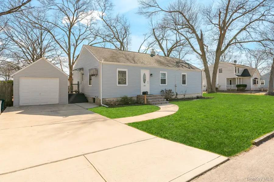 270 26th Street, Copiague, NY 11726 - #2