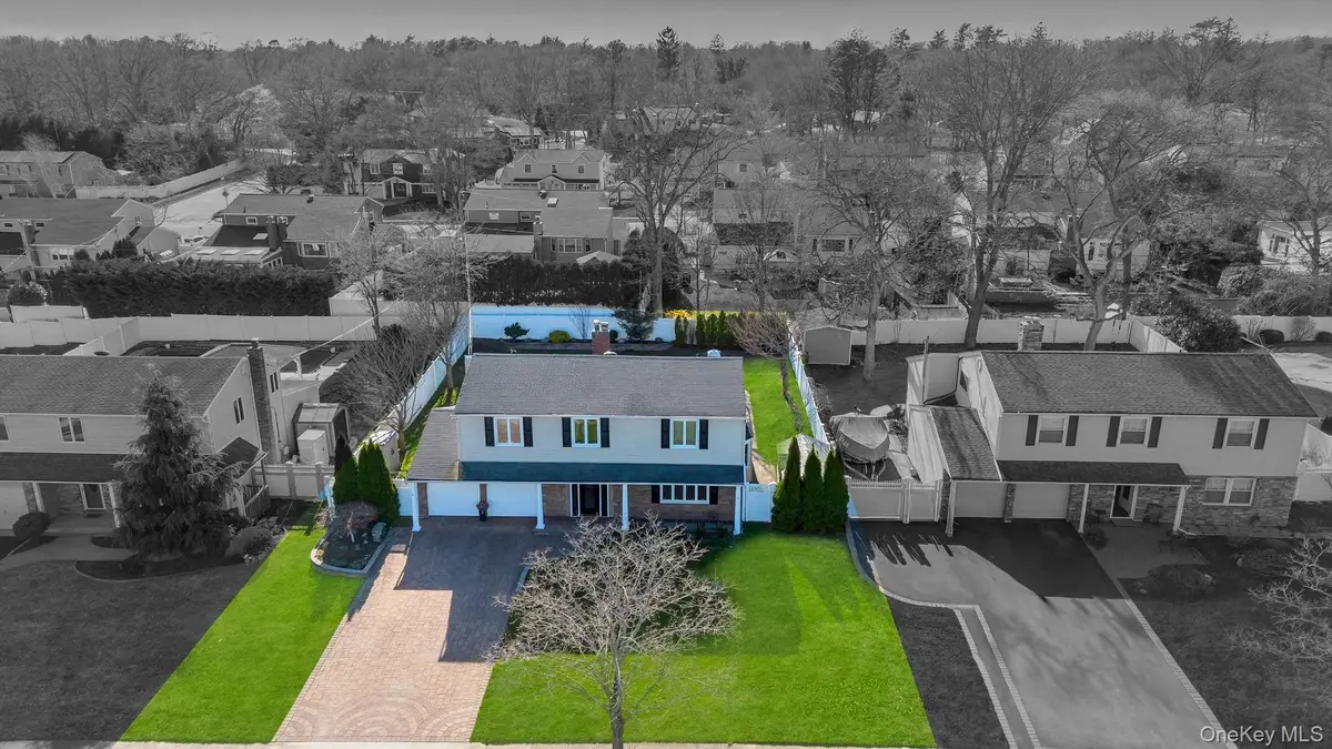 18 Lloyd Lane, Nesconset, NY 11767 - #1