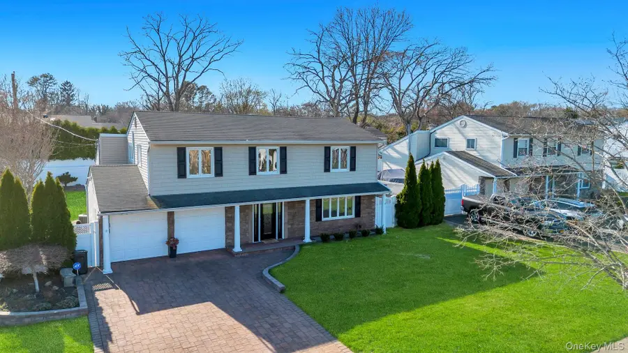 18 Lloyd Lane, Nesconset, NY 11767 - #2