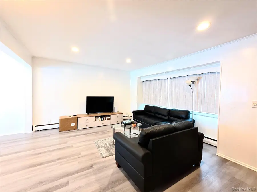 10 Kings Park Road, Commack, NY 11725 - #2