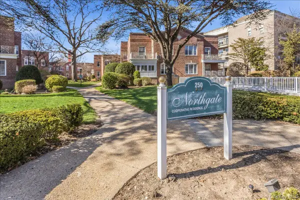 250 Central Avenue #C111, Lawrence, NY 11559