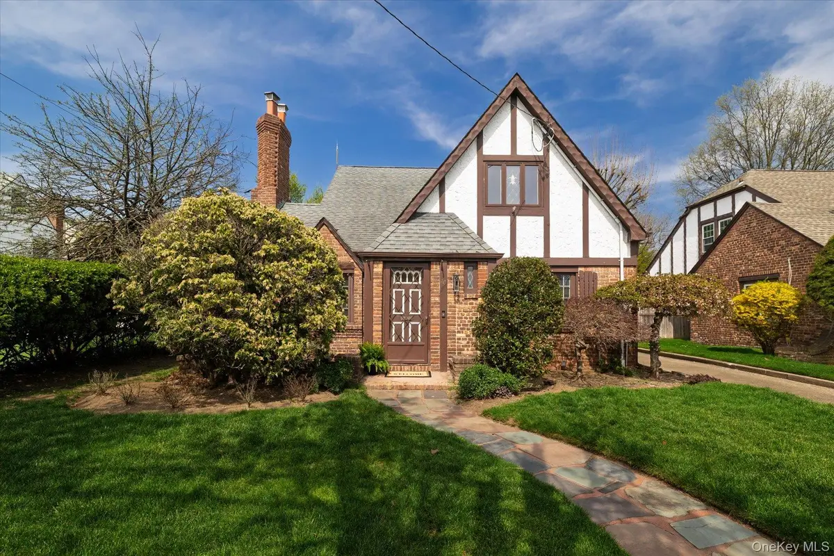 40 Horton Street, Malverne, NY 11565 - #1