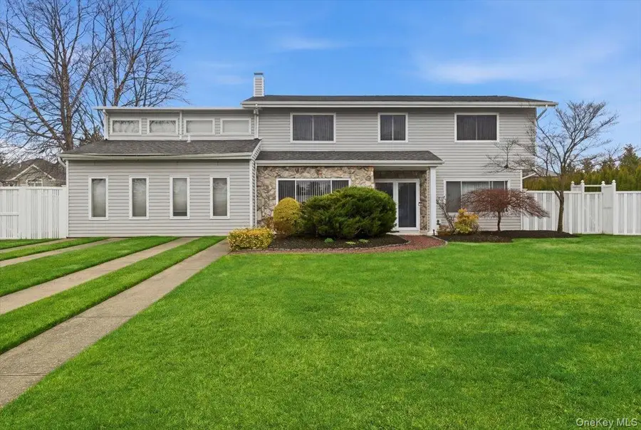 16 Seaway Drive, Copiague, NY 11726 - #2