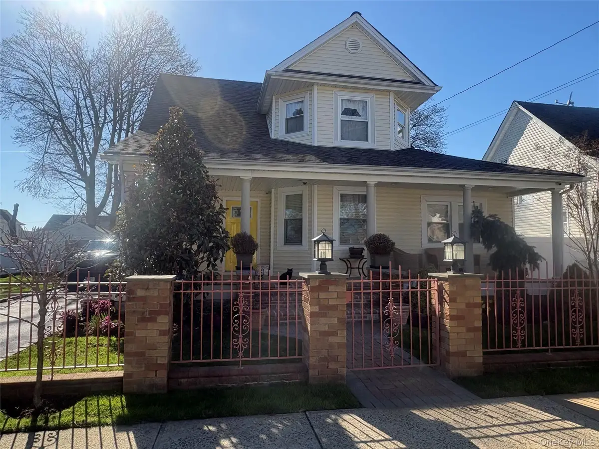 25 Rutland Road, Freeport, NY 11520 - #1