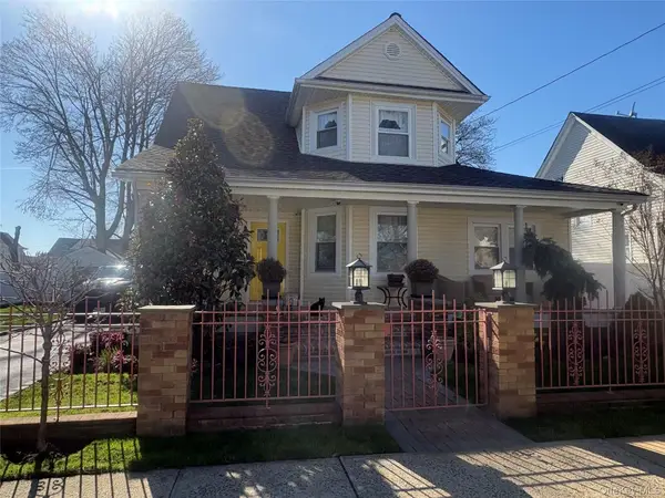 25 Rutland Road, Freeport, NY 11520