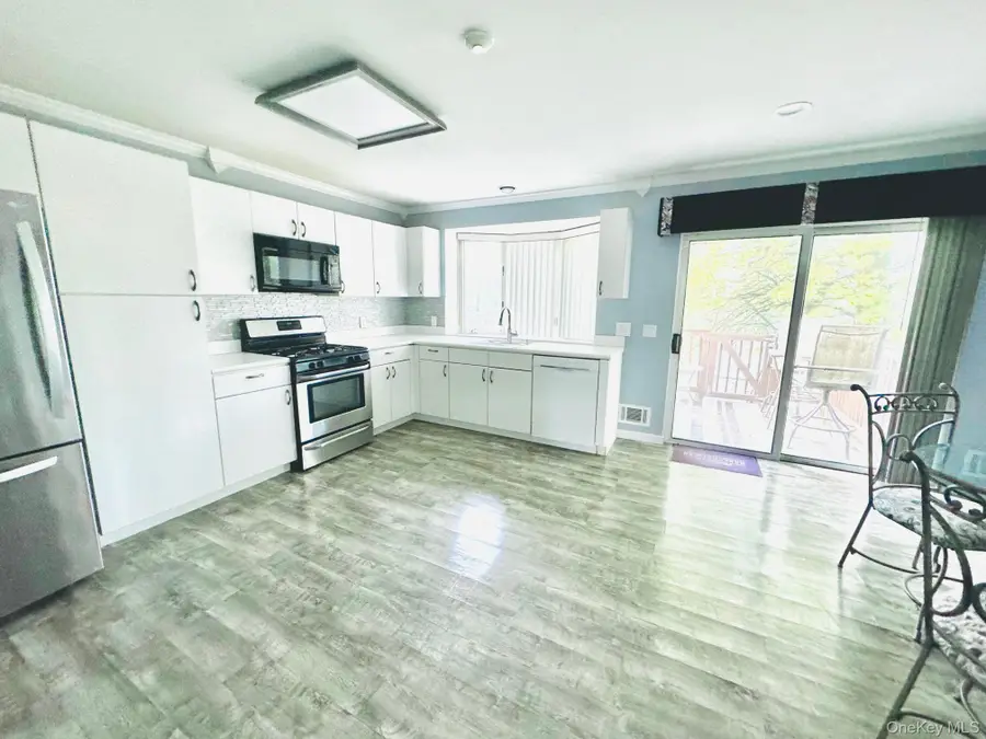 13 Nottingham Court, Nanuet, NY 10954 - #2