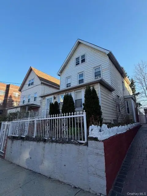 686 E 239th Street, Bronx, NY 10470 - #1