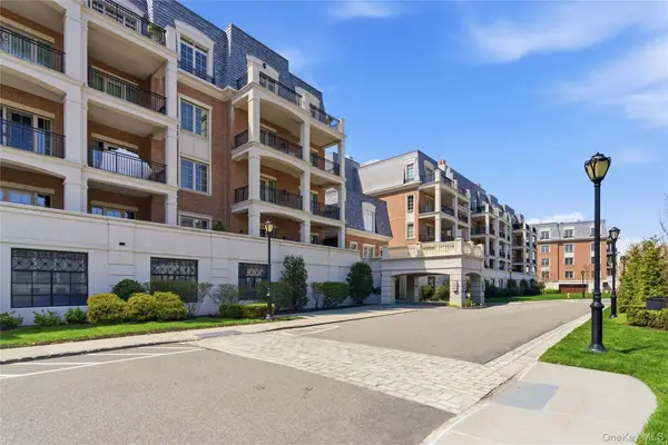 5000 Royal Court #5014, North Hills, NY 11040