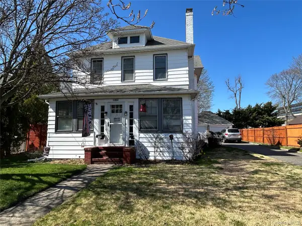 194 W Marie Street, Hicksville, NY 11801