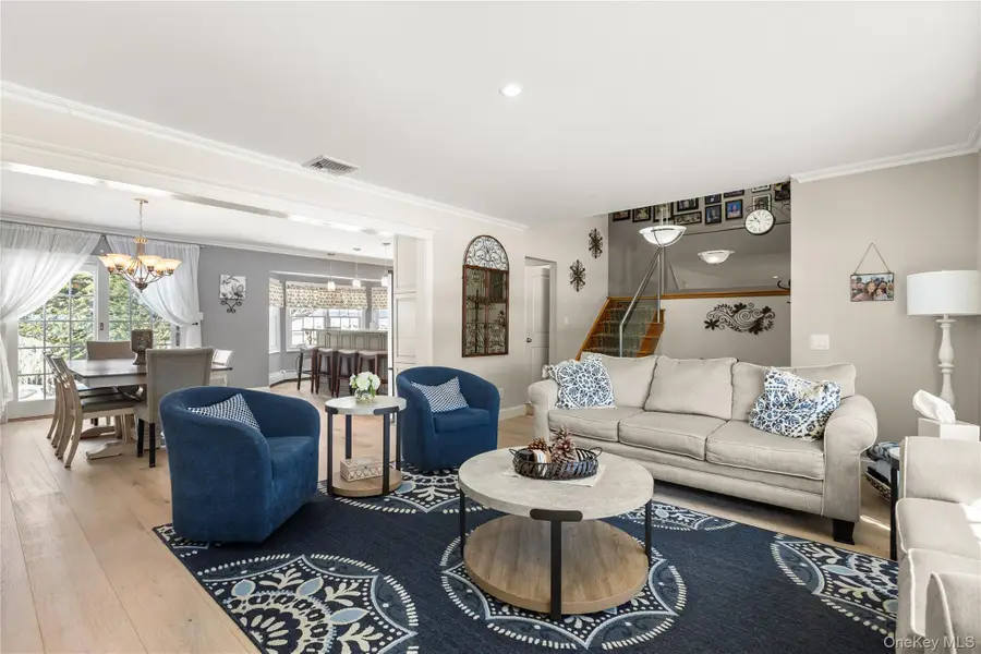 40 Wagstaff Lane, West Islip, NY 11795 - #3