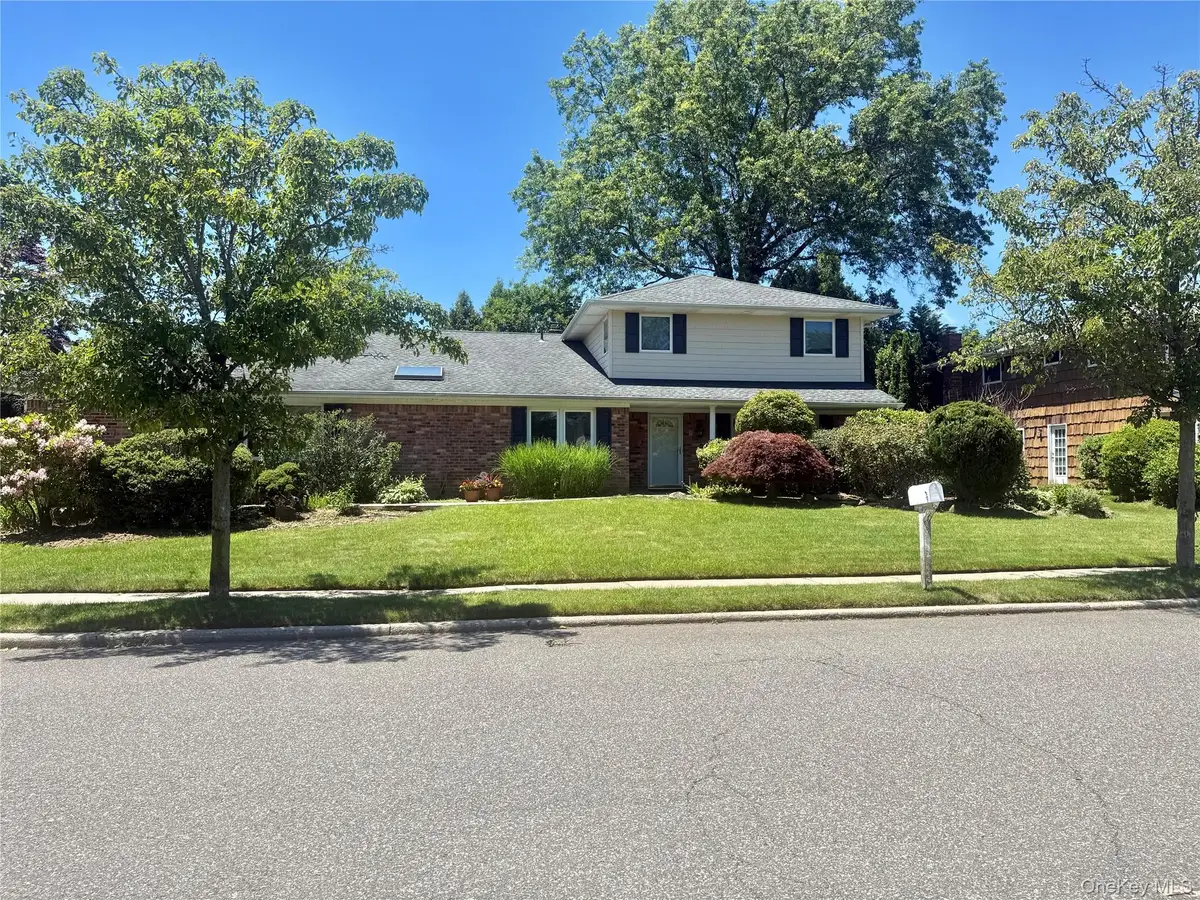 3 Clemson Lane, Woodbury, NY 11797 - #1
