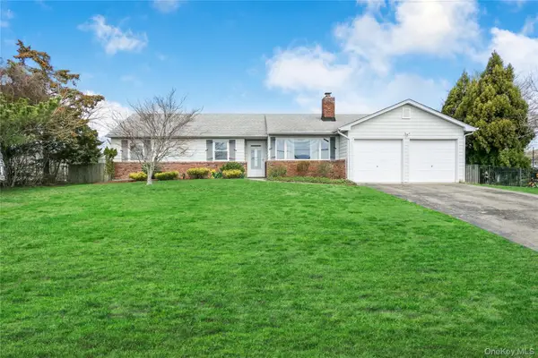 7 Lindner Court, Brookhaven, NY 11719
