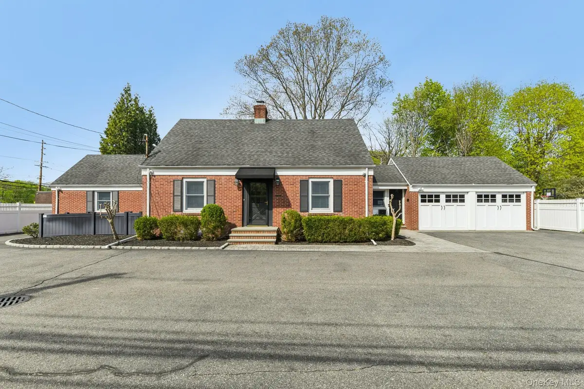 1 Huntington Bay Road, Huntington, NY 11743 - #1