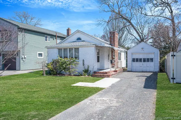 170 Beachview Street, Copiague, NY 11726