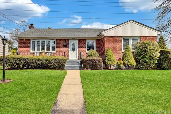 70 Martin Road N, Bethpage, NY 11714