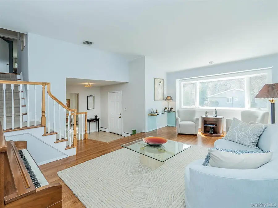 1 Deusenberg Drive, East Norwich, NY 11732 - #2