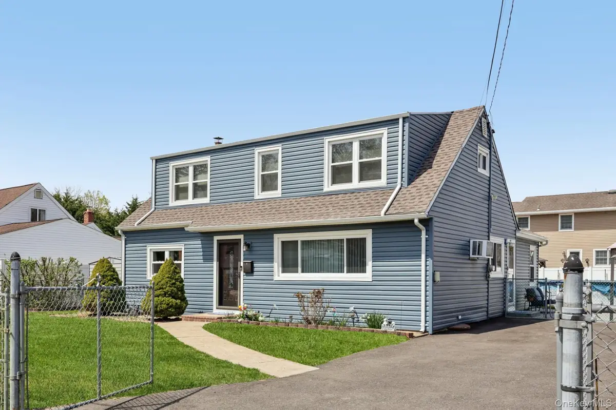 1326 4th Street, West Babylon, NY 11704 - #1