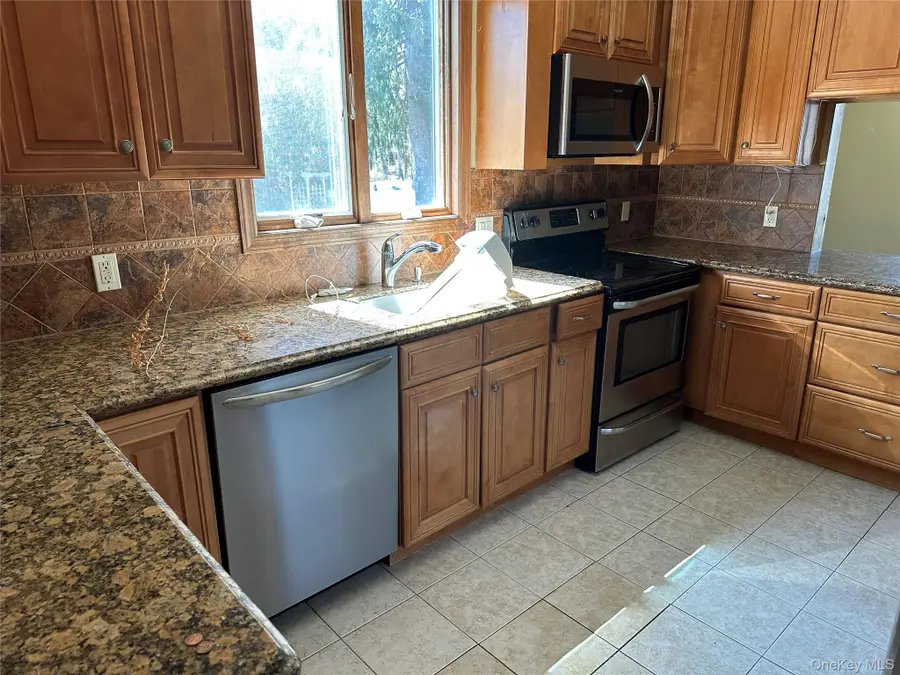 56 Waverly Avenue, Smithtown, NY 11787 - #3