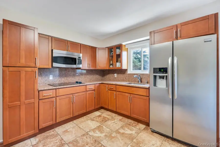 54 Felicia Court, Plainview, NY 11803 - #2