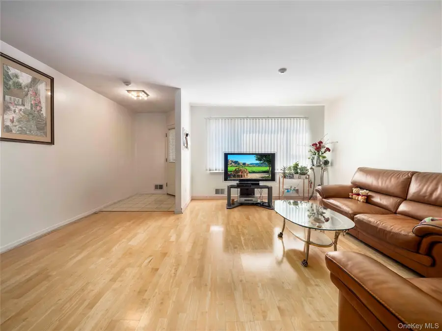 8 Yorkshire Court, Nanuet, NY 10954 - #2