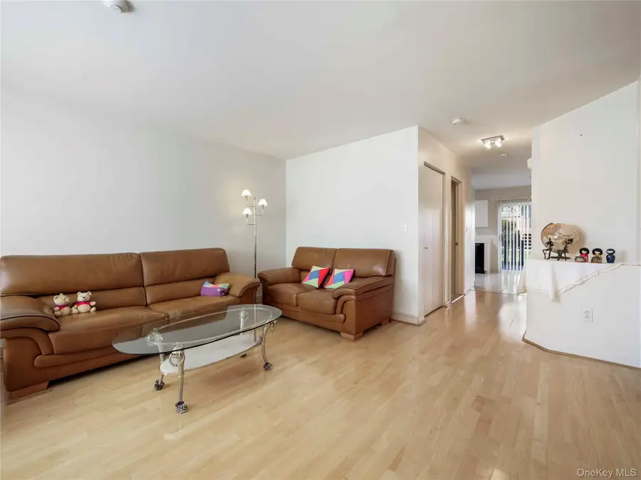 8 Yorkshire Court, Nanuet, NY 10954 - #3