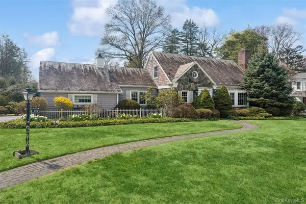 89 Country Club Drive, Port Washington, NY 11050