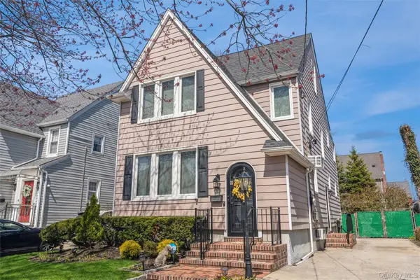 33 Carstairs Road, Valley Stream, NY 11581