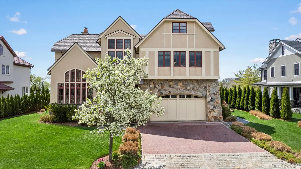 7 Brittany Lane, New Rochelle, NY 10805 - #1