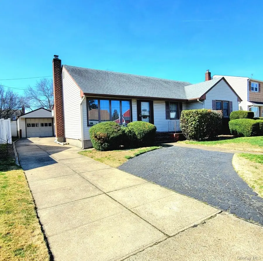 3030 N Jerusalem Road, Wantagh, NY 11793 - #2