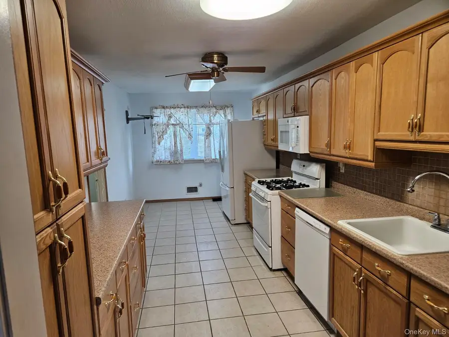 106 Fountain Avenue, Selden, NY 11784 - #3