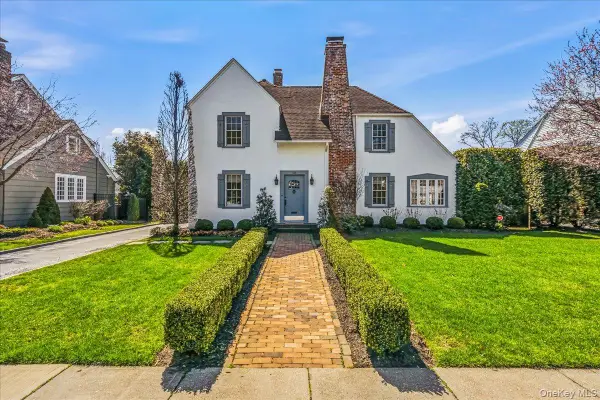 108 Chestnut Street, Garden City, NY 11530