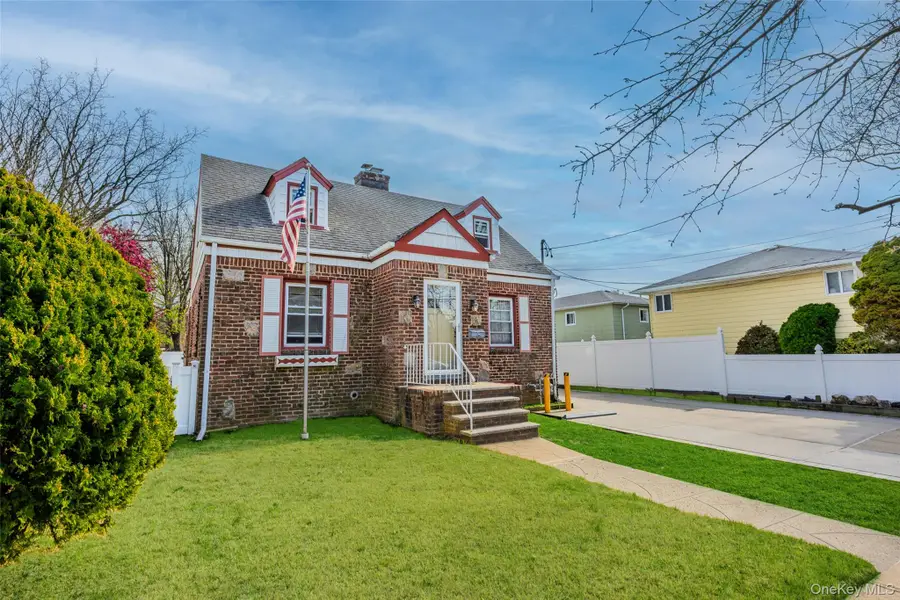 76 Davison Avenue, Lynbrook, NY 11563 - #3