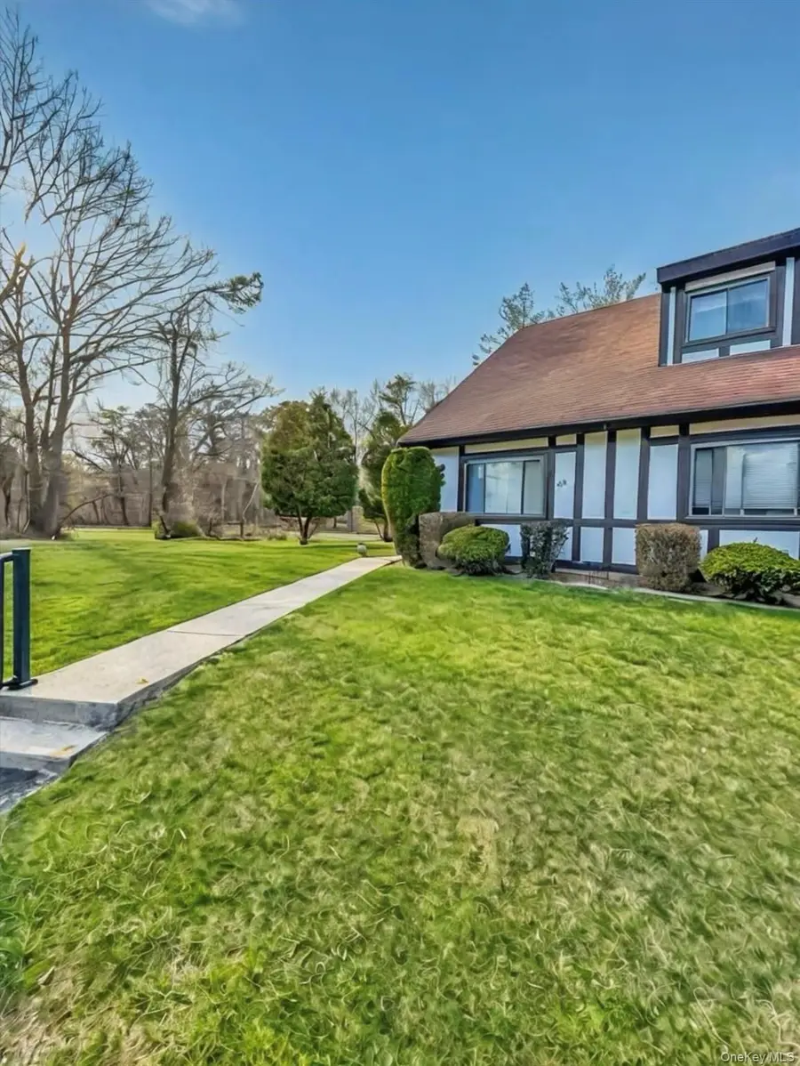 135 Fieldstone Court, Middle Island, NY 11953 - #2