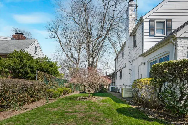 Utopia Parkway, Jamaica Estates, NY 11432