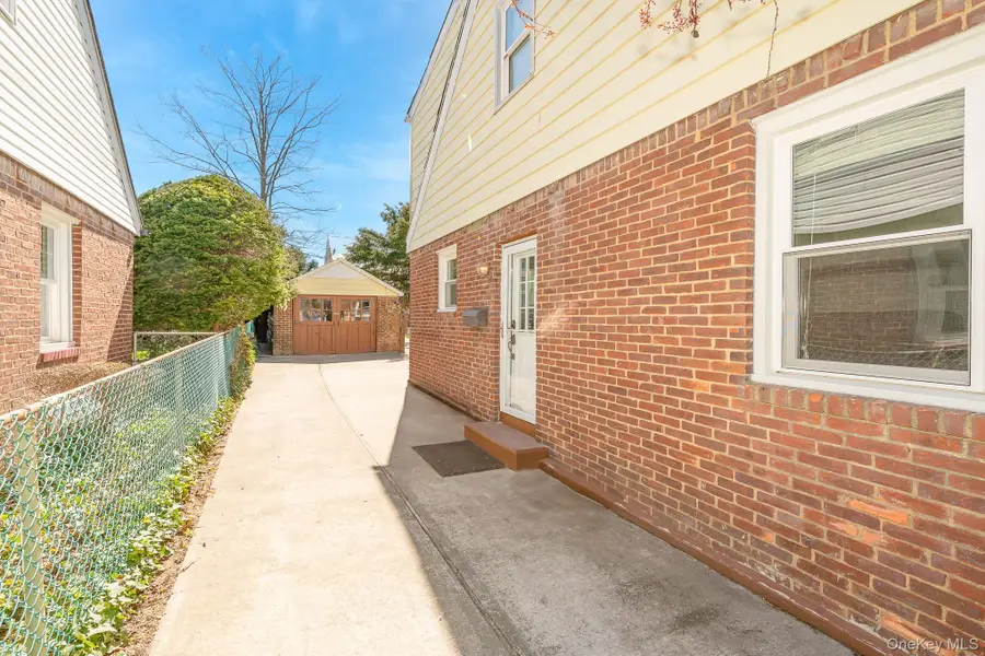 14 Milton Court, Rockville Centre, NY 11570 - #3