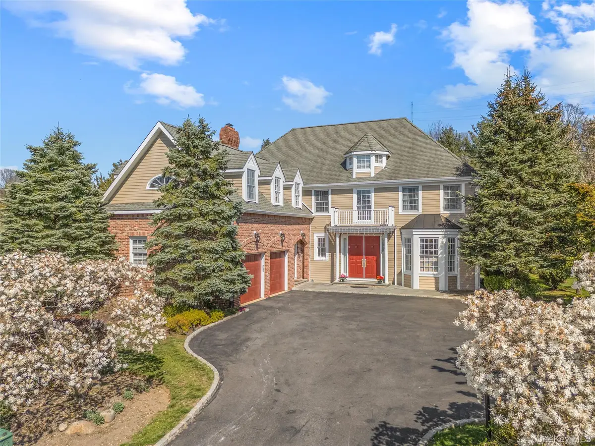 16 Mackay Way, Roslyn, NY 11576 - #1