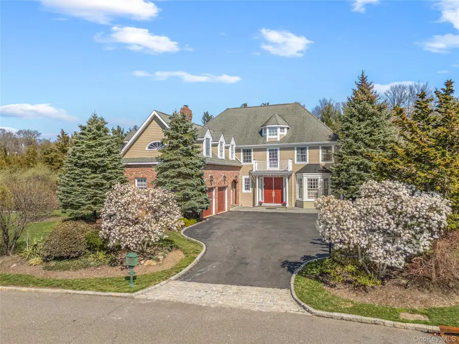 16 Mackay Way, Roslyn, NY 11576 - #2