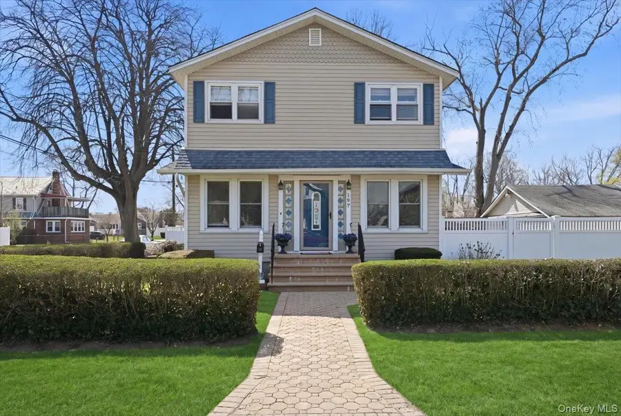 197 S 4th Street, Lindenhurst, NY 11757 - #3