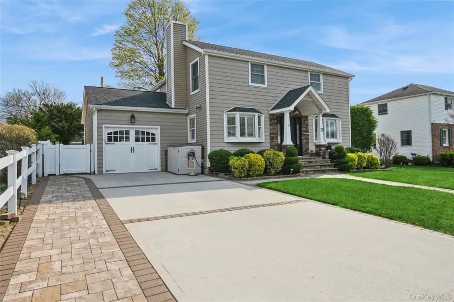 21 Crest Road E, North Merrick, NY 11566 - #2