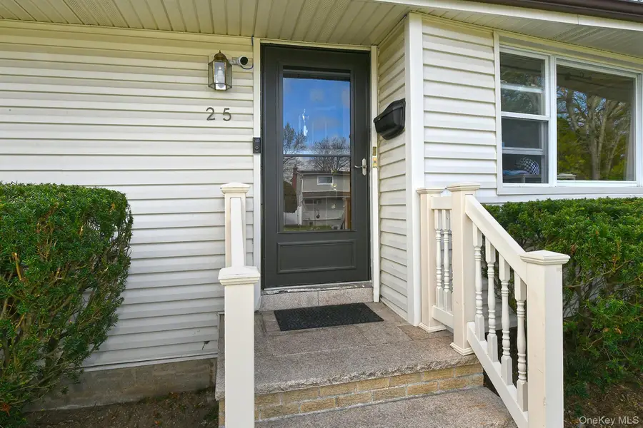 25 Lincoln Road N, Plainview, NY 11803 - #2