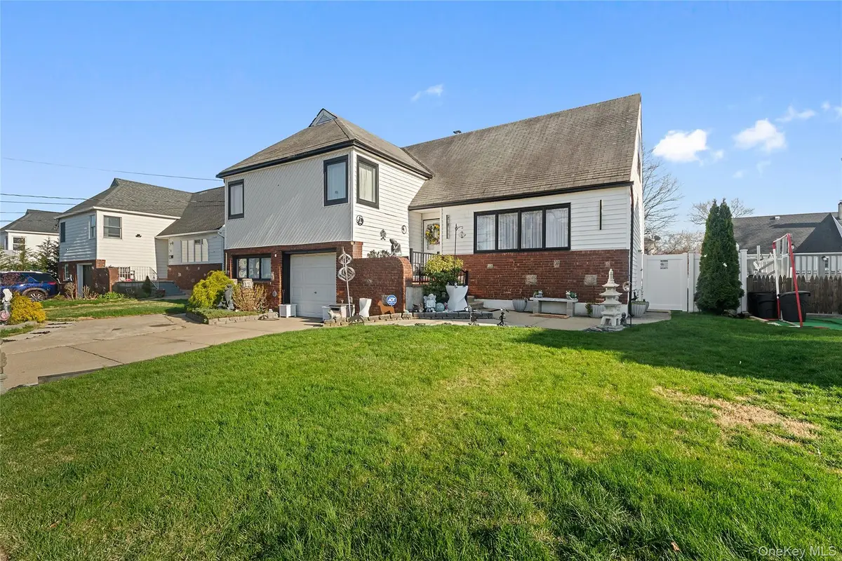 13 Noon Place, Freeport, NY 11520 - #1