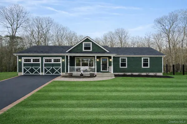 14 Belvoir Court, Ridge, NY 11788