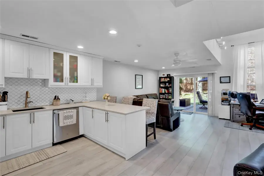 39 Quail Court, Manorville, NY 11949 - #3