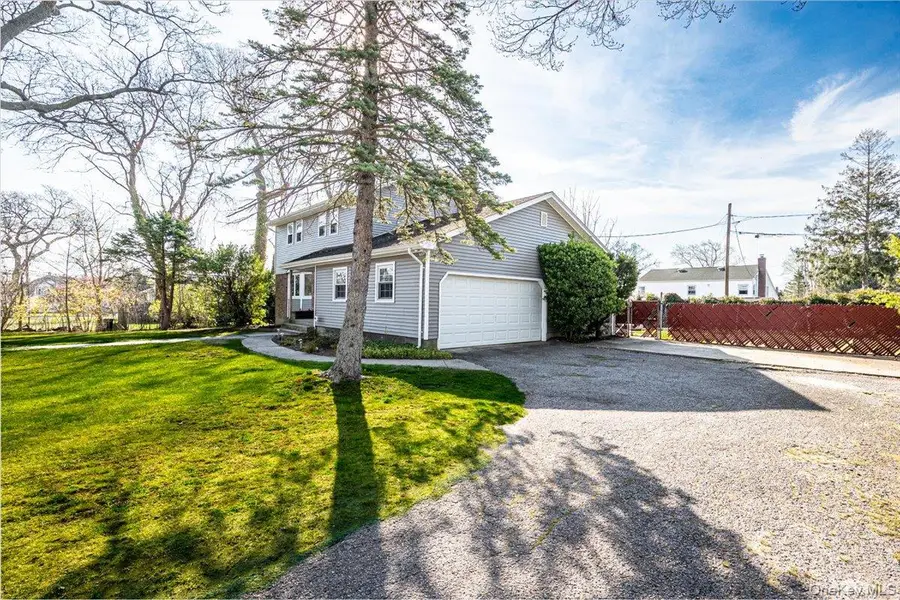 22 Oak Lane, Blue Point, NY 11715 - #2