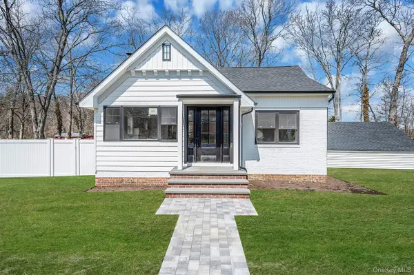 130 Hollywood Drive, Oakdale, NY 11769