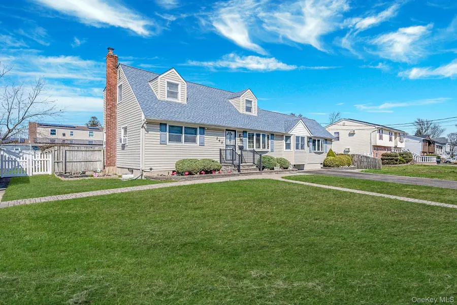 260 28th Street, Copiague, NY 11726 - #2