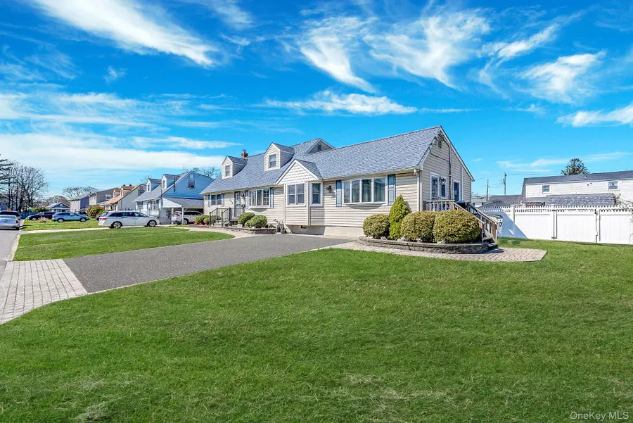 260 28th Street, Copiague, NY 11726 - #3