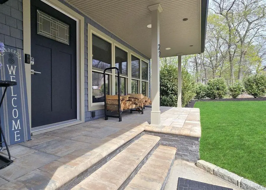 27 Ridgewood Avenue, Selden, NY 11784 - #2