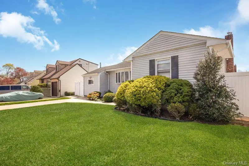 3866 Hudson Avenue, Seaford, NY 11783 - #3